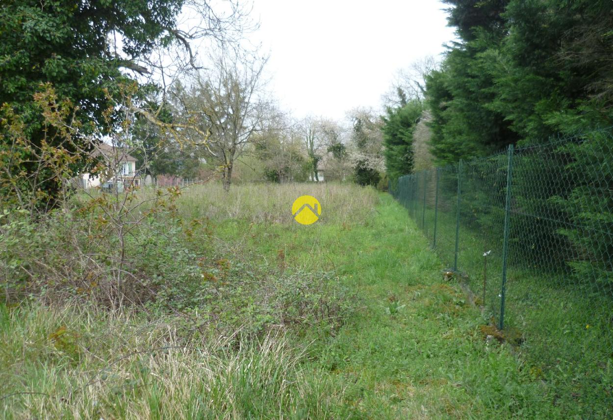 Terrain 971 m² · à St Amand-Montrond · 971 m² · 20 000 €