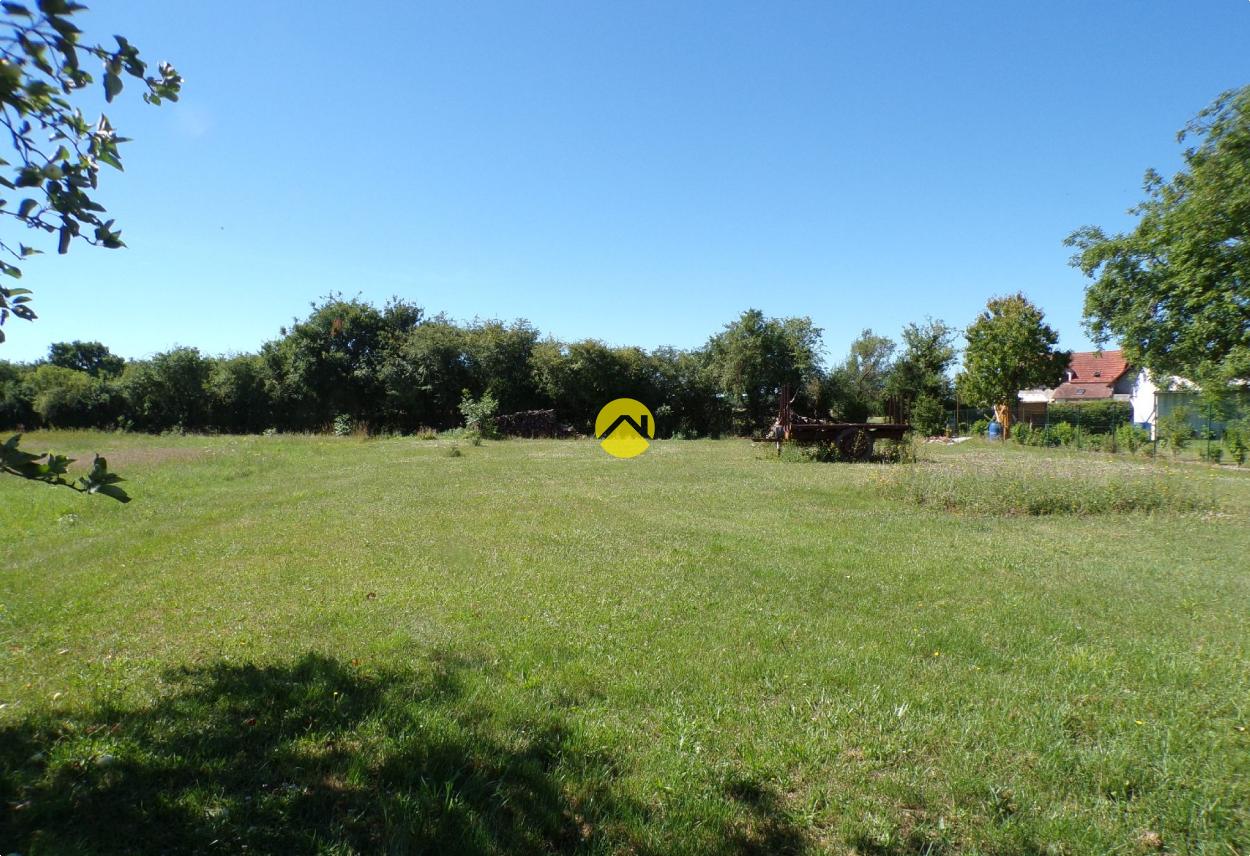 Terrain 930 m² · à Saint Germain des Bois · 930 m² · 14 000 €