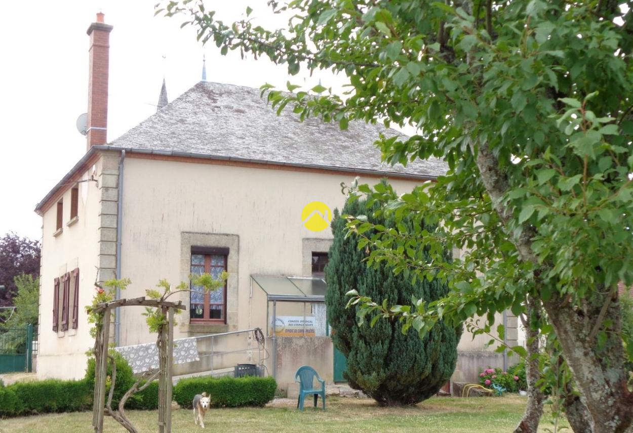 Maison 8 pièces 190 m² · à Ygrande · 190 m² · 165 000 €