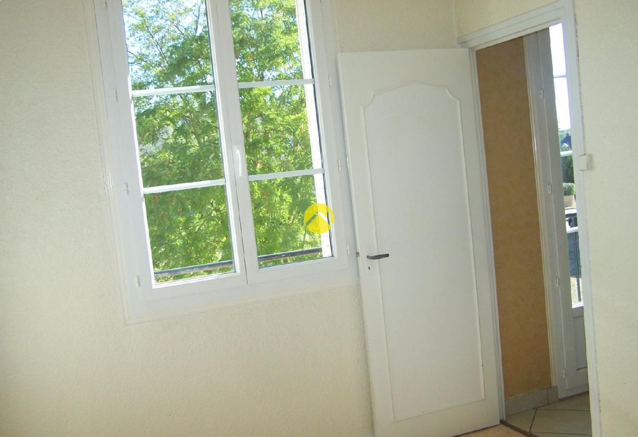 Appartement 4 pièces 60 m² à Saint-Florent-sur-Cher, photo 3