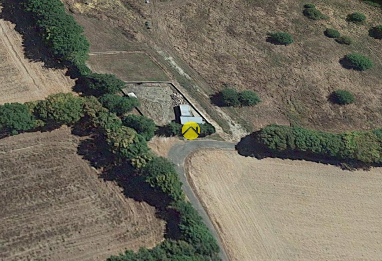 TERRAIN ET HANGAR · à Vailly sur Sauldre · 20 000 €