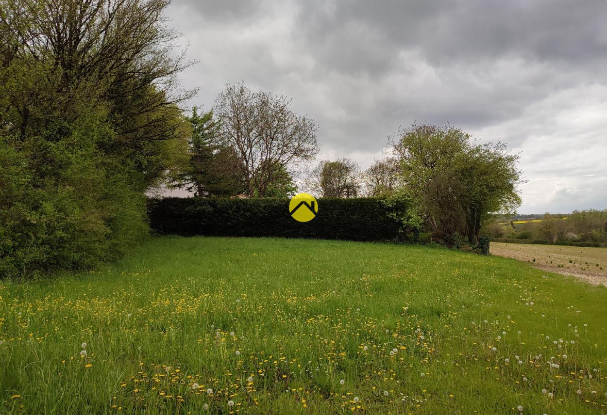Terrain 820 m² · à Saint-Georges sur Moulon · 820 m² · 24 000 €