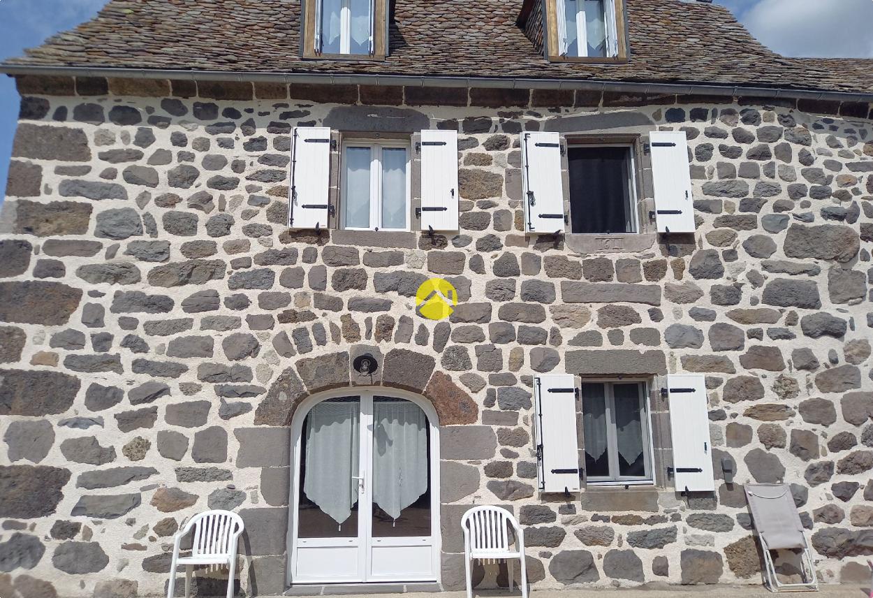 Maison 4 pièces 95 m² · à Pierrefort · 95 m² · 212 000 €