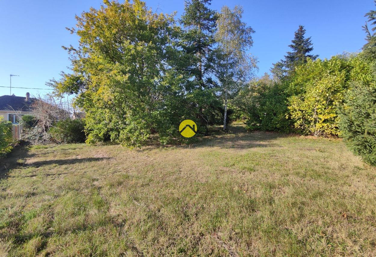 Terrain 2800 m² · à Jouet-sur-l'Aubois · 2 800 m² · 45 000 €