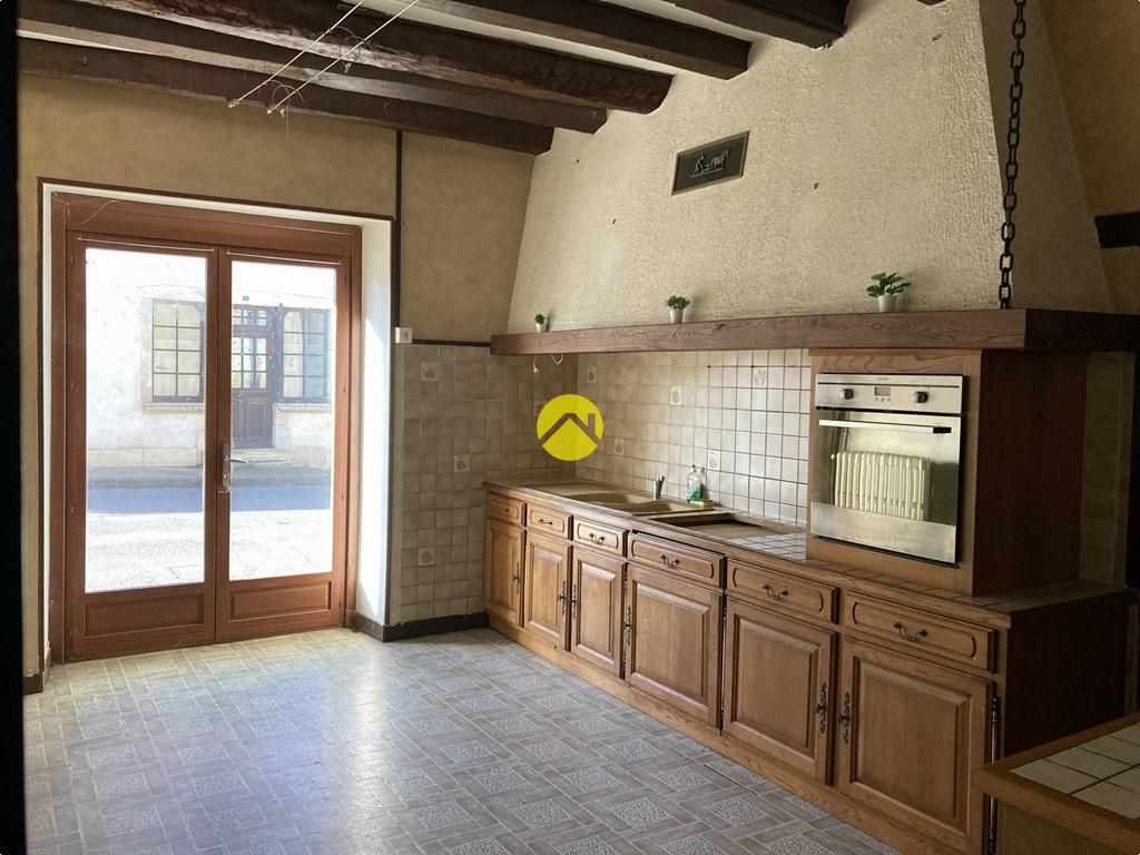 Maison 6 pièces 141 m² · à Meillant · 141 m² · 99 000 €