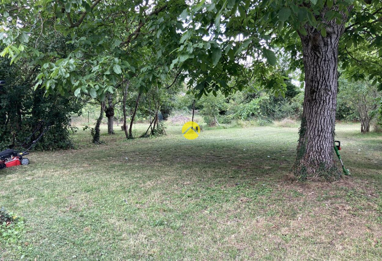 Terrain 805 m² · à Avord · 805 m² · 28 000 €