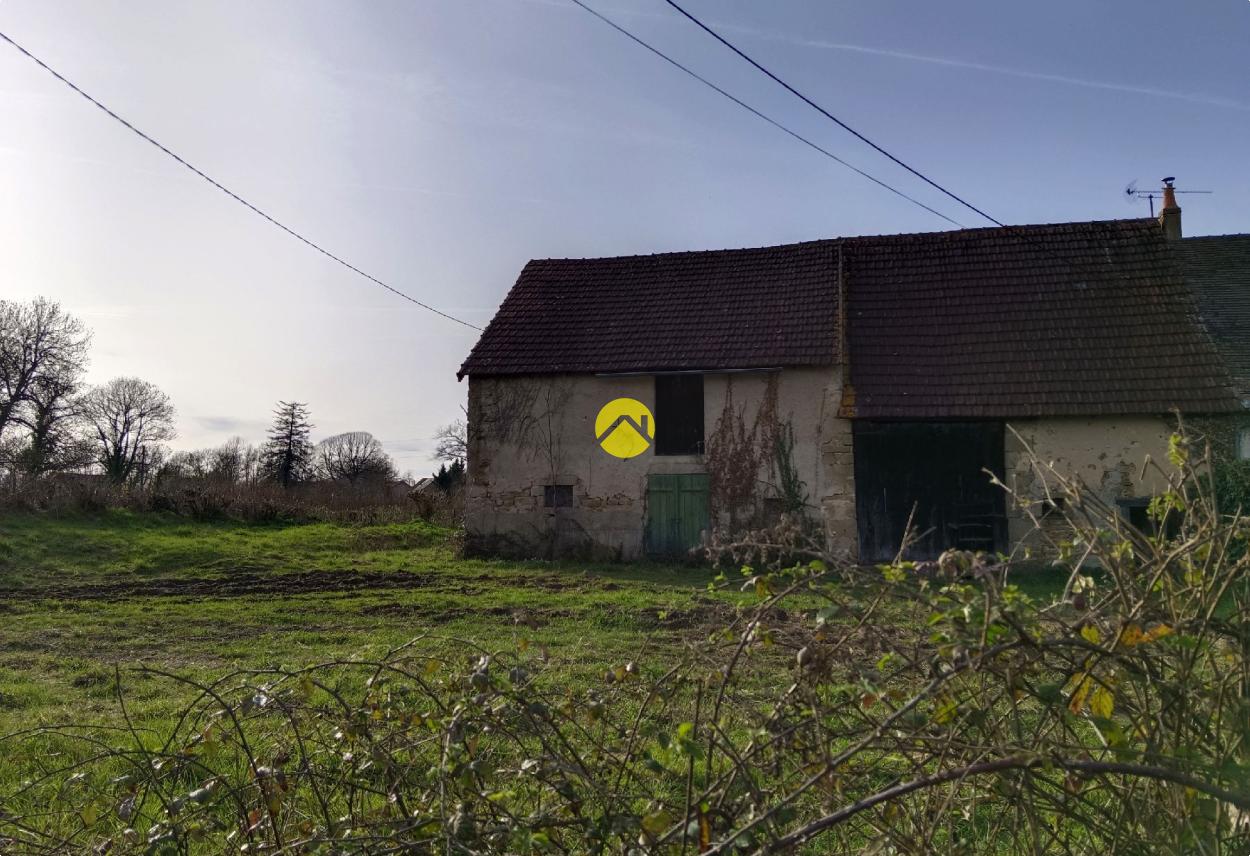 Parking 1 pièce 80 m² · à Crozon-sur-Vauvre · 80 m² · 29 000 €