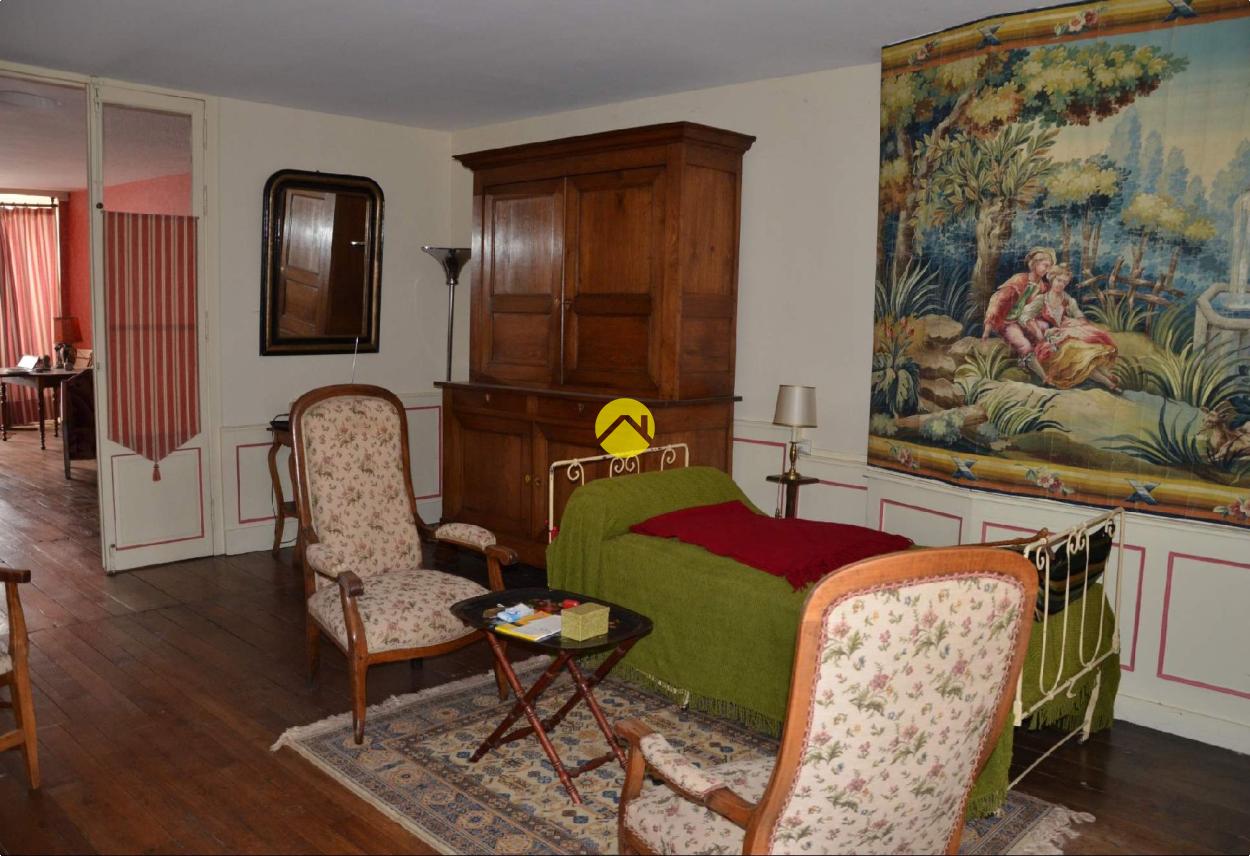 Maison 6 pièces 180 m² à Dun-le-Palestel, photo 2