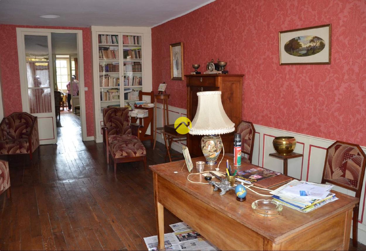 Maison 6 pièces 180 m² · à Dun-le-Palestel · 180 m² · 57 500 €