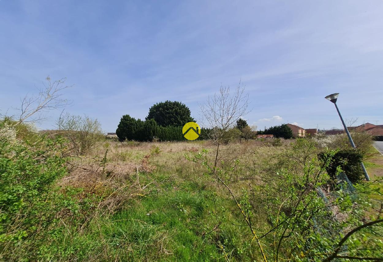 Terrain 2993 m² · à Châtillon-sur-Indre · 2 993 m² · 34 600 €