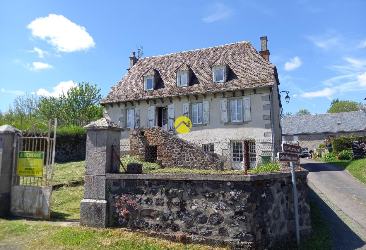Maison 5 pièces 106 m² · à Pierrefort · 106 m² · 99 000 €