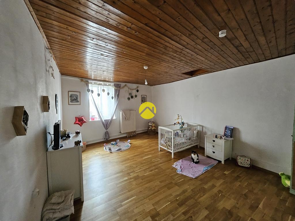 Immeuble 6 pièces 120 m² à Nérondes, photo 13