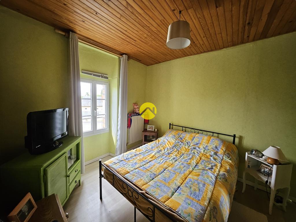 Immeuble 6 pièces 120 m² à Nérondes, photo 3