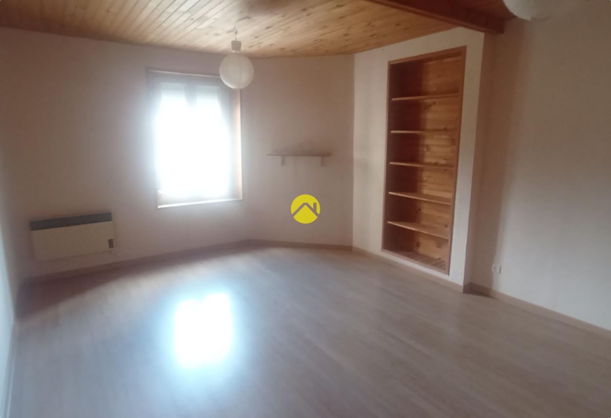 Appartement 3 pièces 75 m² · à Saint-Julien-du-Sault · 75 m² · 165 000 €