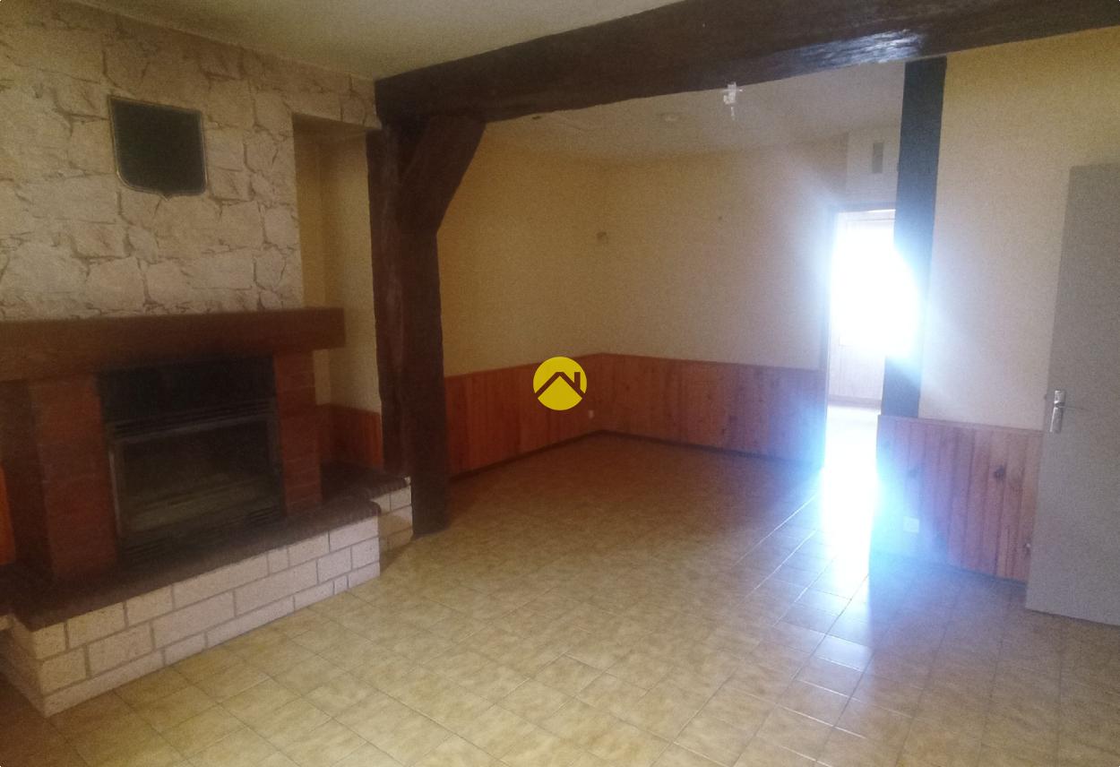 Appartement 3 pièces 75 m² à Saint-Julien-du-Sault, photo 2