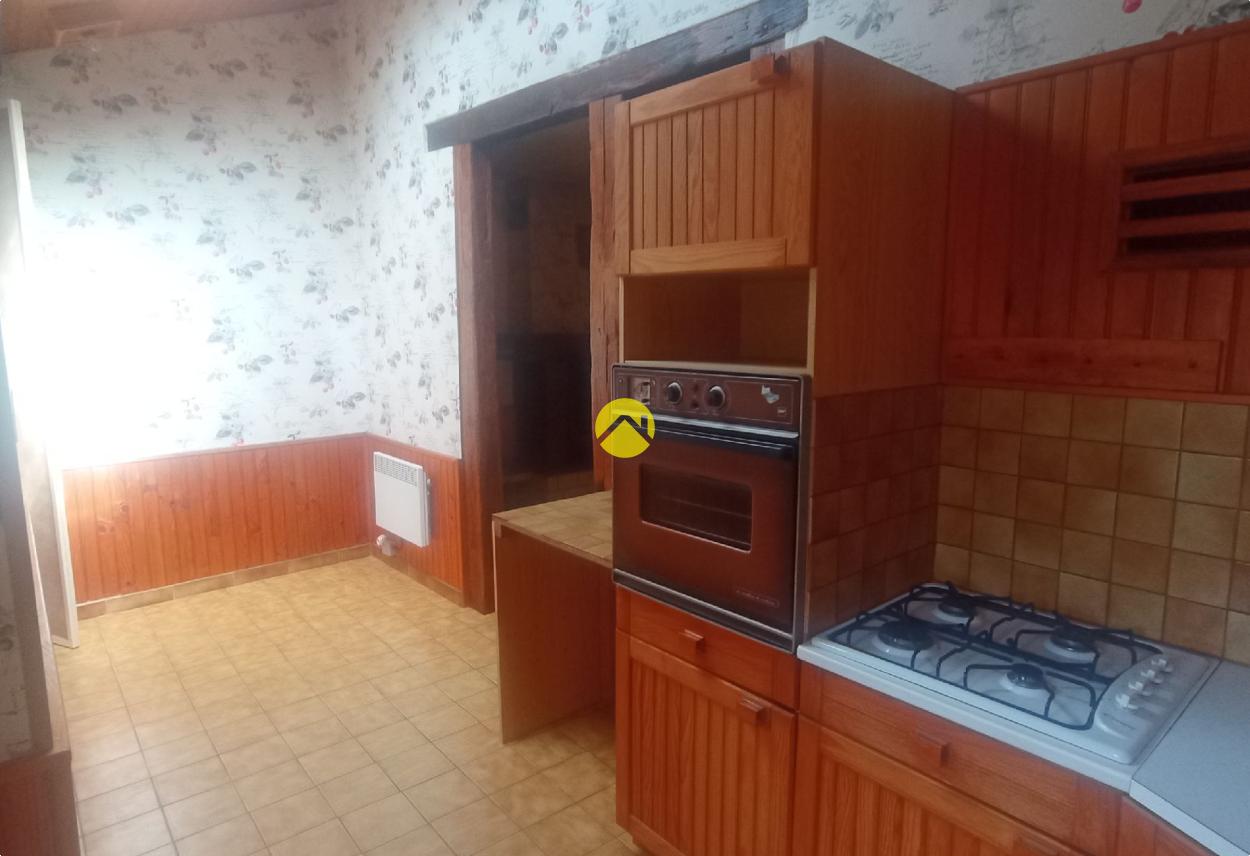 Appartement 3 pièces 75 m² à Saint-Julien-du-Sault, photo 3