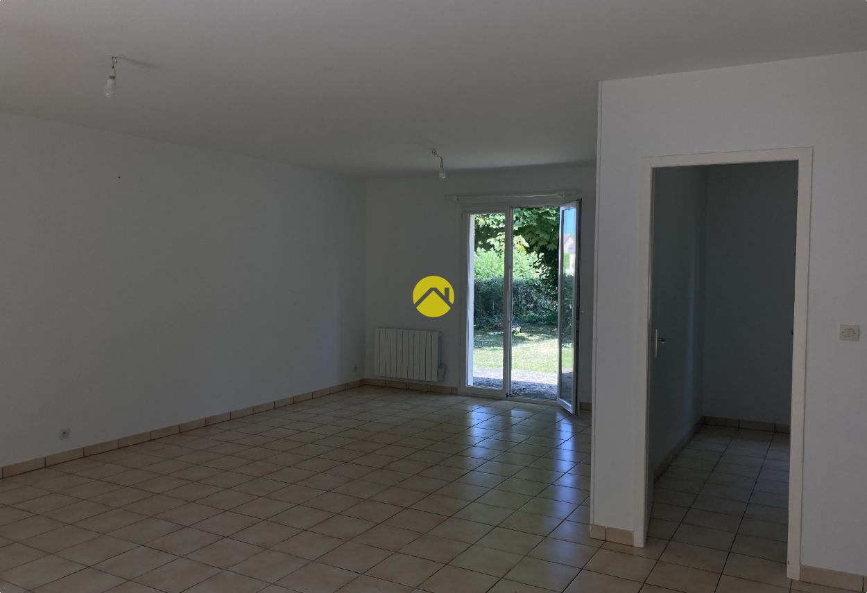 Maison 4 pièces 70 m² à Avord, photo 2