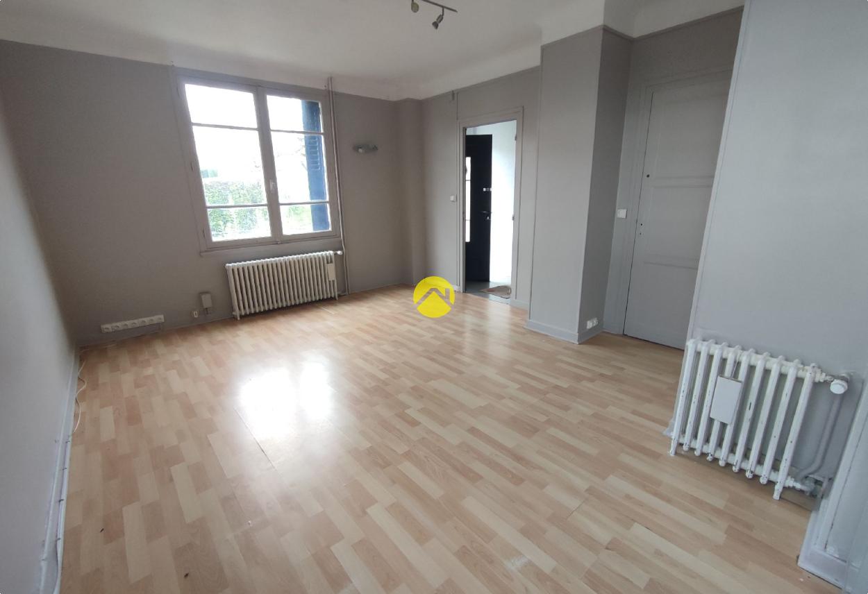 Maison 9 pièces 25 m² · à Vailly sur Sauldre · 25 m² · 65 000 €
