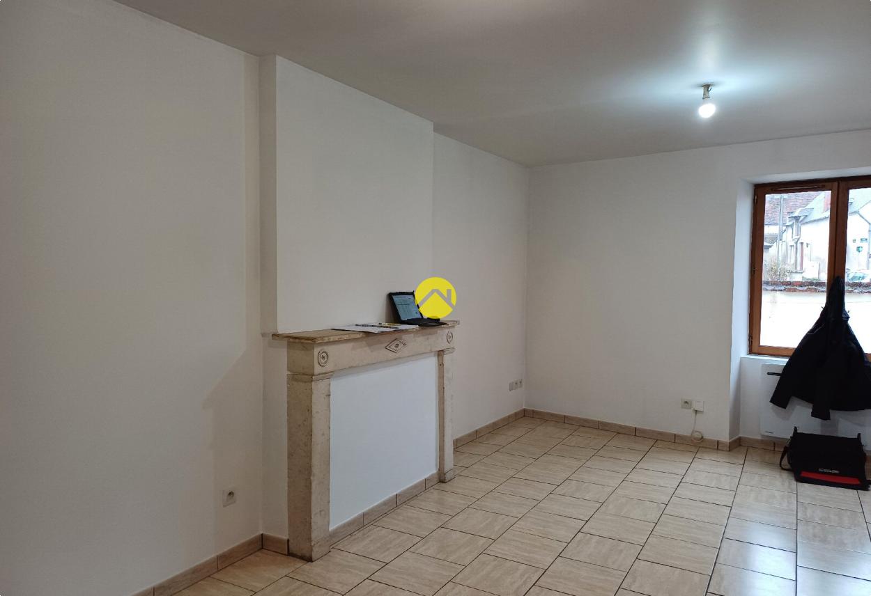 Immeuble 6 pièces 120 m² à Issoudun, photo 2