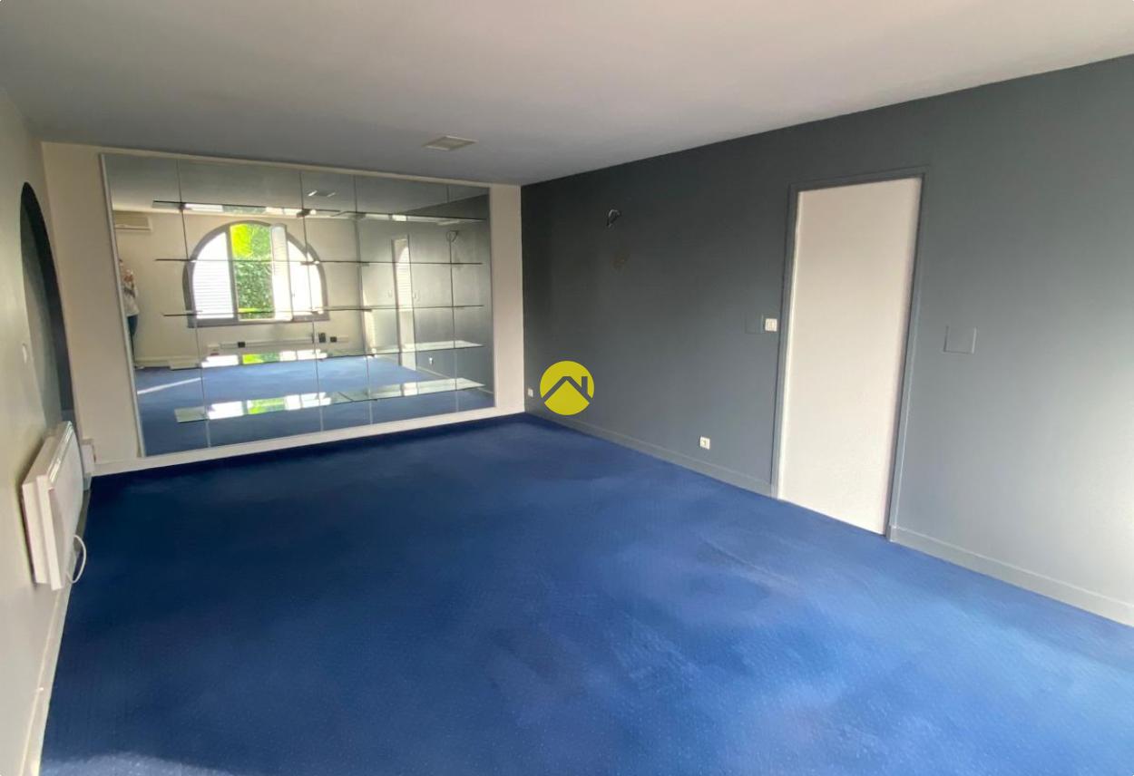 Immeuble 5 pièces 215 m² · à Bourges · 215 m² · 99 675 €