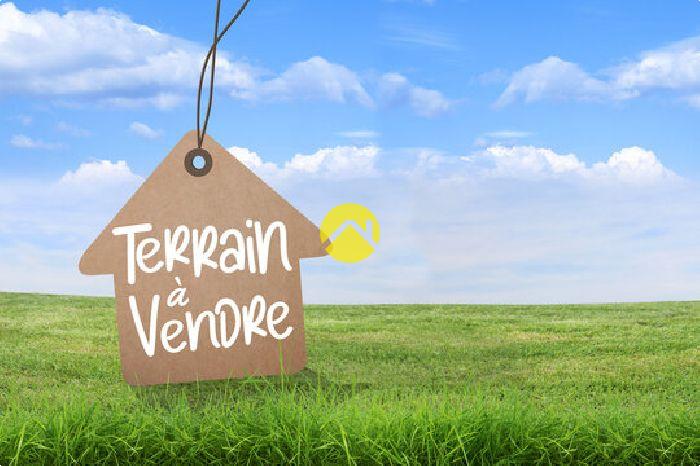 TERRAIN CONSTRUCTIBLE 908 M2 · à Charost · 18 620 €
