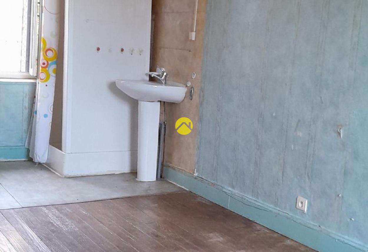 Maison 2 pièces 39 m² · à Chénérailles · 39 m² · 32 000 €