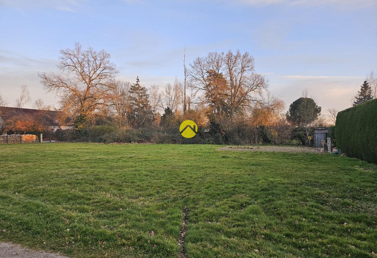 TERRAIN A BATIR · à Cosne d'Allier · 15 000 €