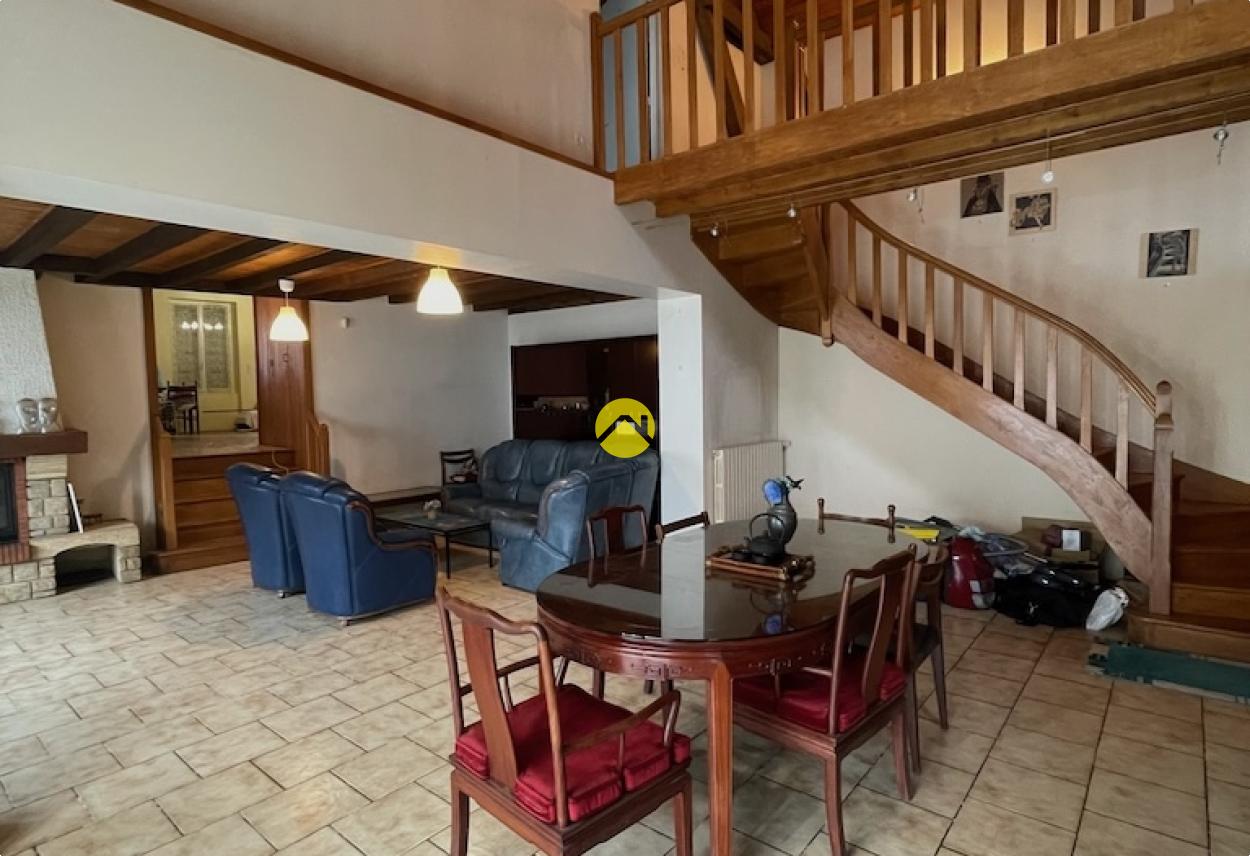 Maison 9 pièces 195 m² · à Le Chatelet · 195 m² · 117 000 €