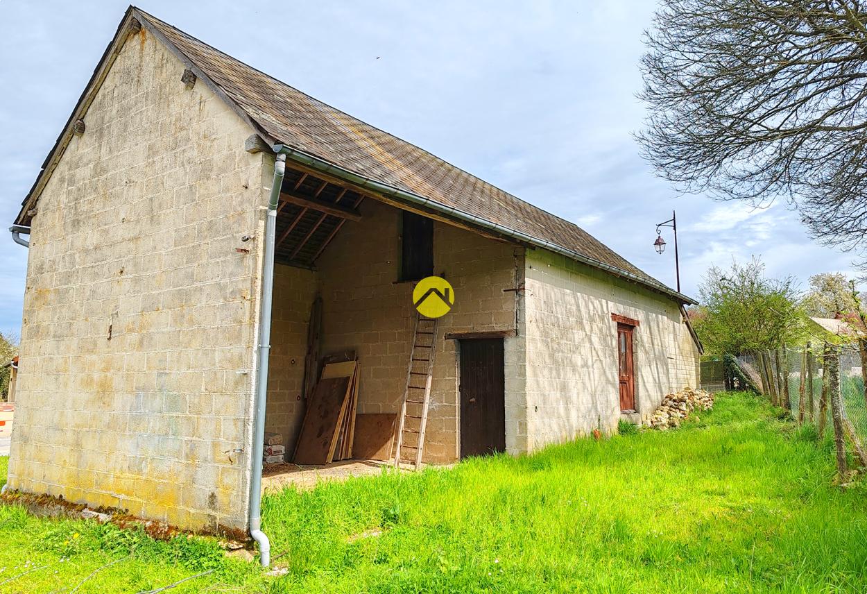 Parking 1 pièce 96 m² · à Aubigny sur Nere · 96 m² · 22 000 €
