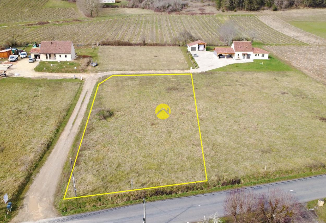 Joli terrain à batir à Limeuil · 38 857 €