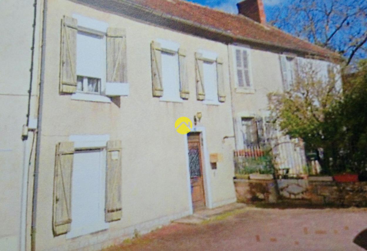 Maison 5 pièces 139 m² · à Saint Amand Montrond · 139 m² · 61 500 €