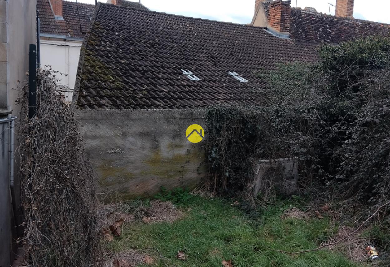 Immeuble 2 pièces 46 m² à Lurcy Levis, photo 5