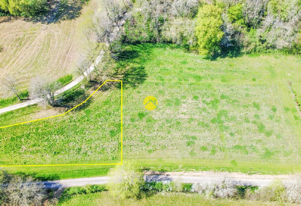 Terrain à batir de 2118m2 · à Saint-Georges-de-Montclard · 29 416 €