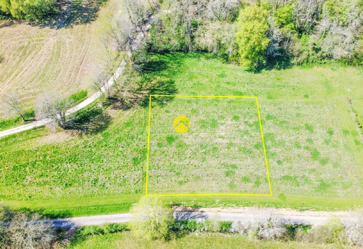 Terrain à batir de 2279m2 · à Saint-Georges-de-Montclard · 31 348 €