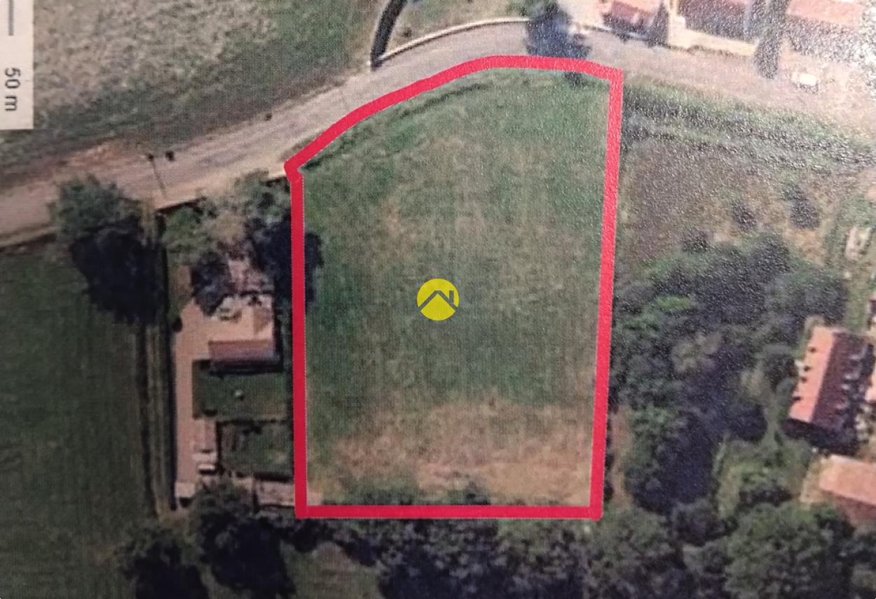 Grand terrain plat à bâtir · à Lurcy-Lévis · 30 000 €