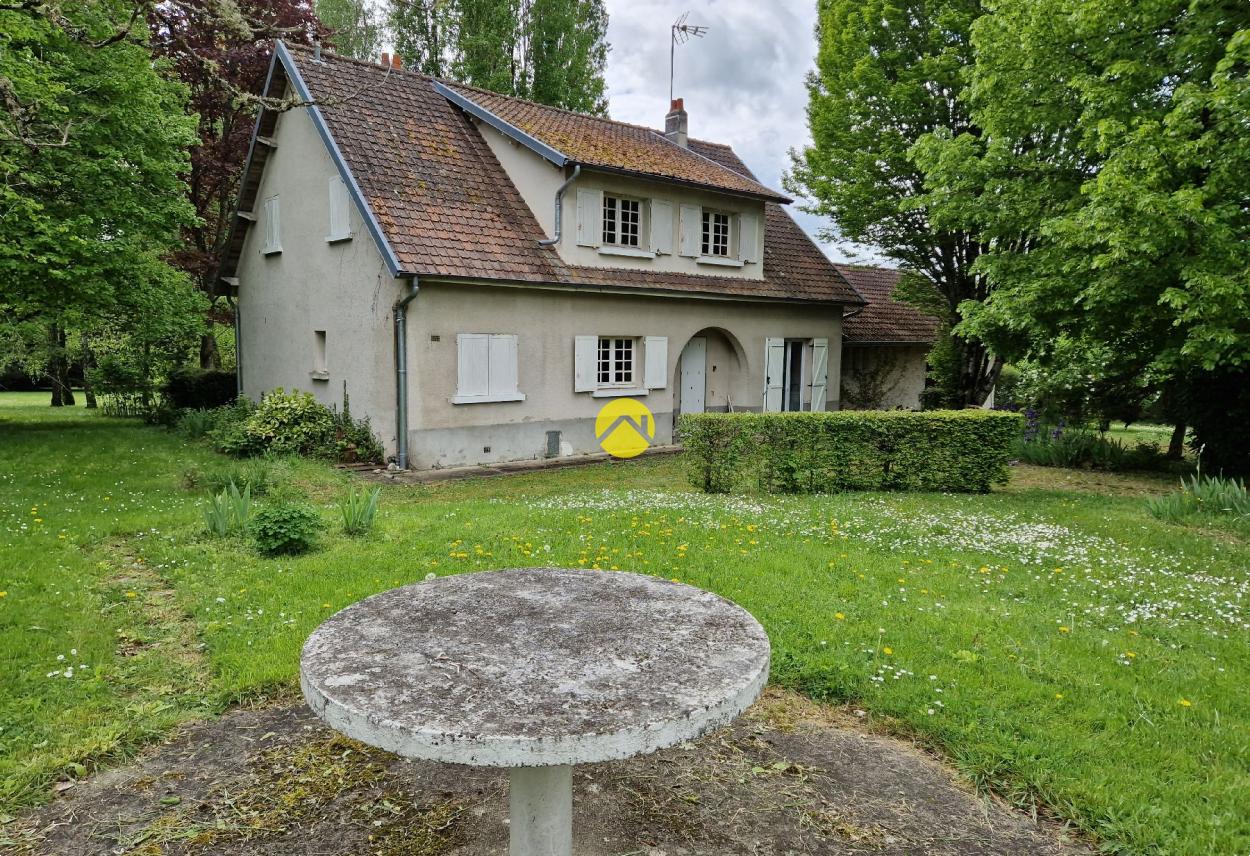 Maison 10 pièces 180 m² · à La Guerche-sur-l'Aubois · 180 m² · 151 200 €