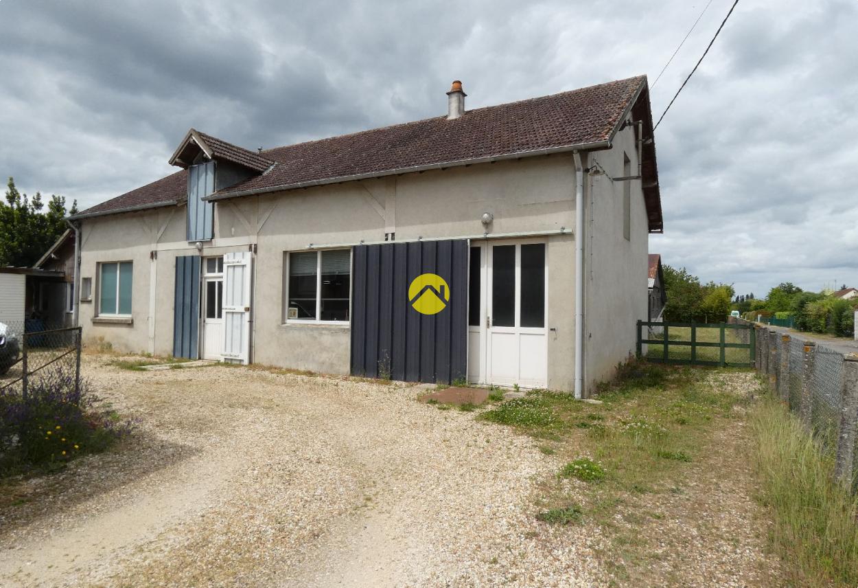 Immeuble 1 pièce 275 m² · à Aubigny sur Nère · 275 m² · 135 000 €