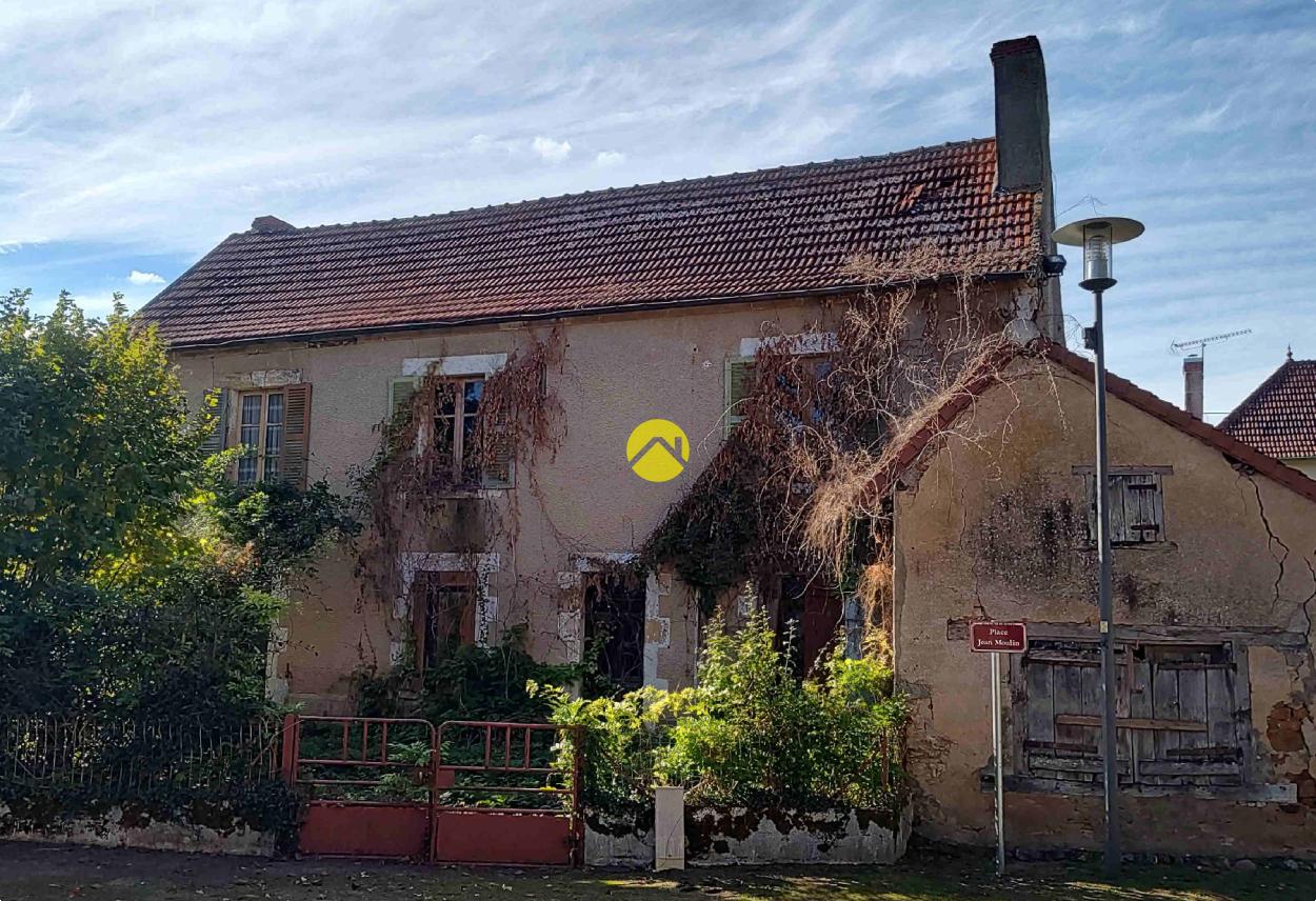 Maison 5 pièces 131 m² · à Dun-le-Palestel · 131 m² · 27 000 €