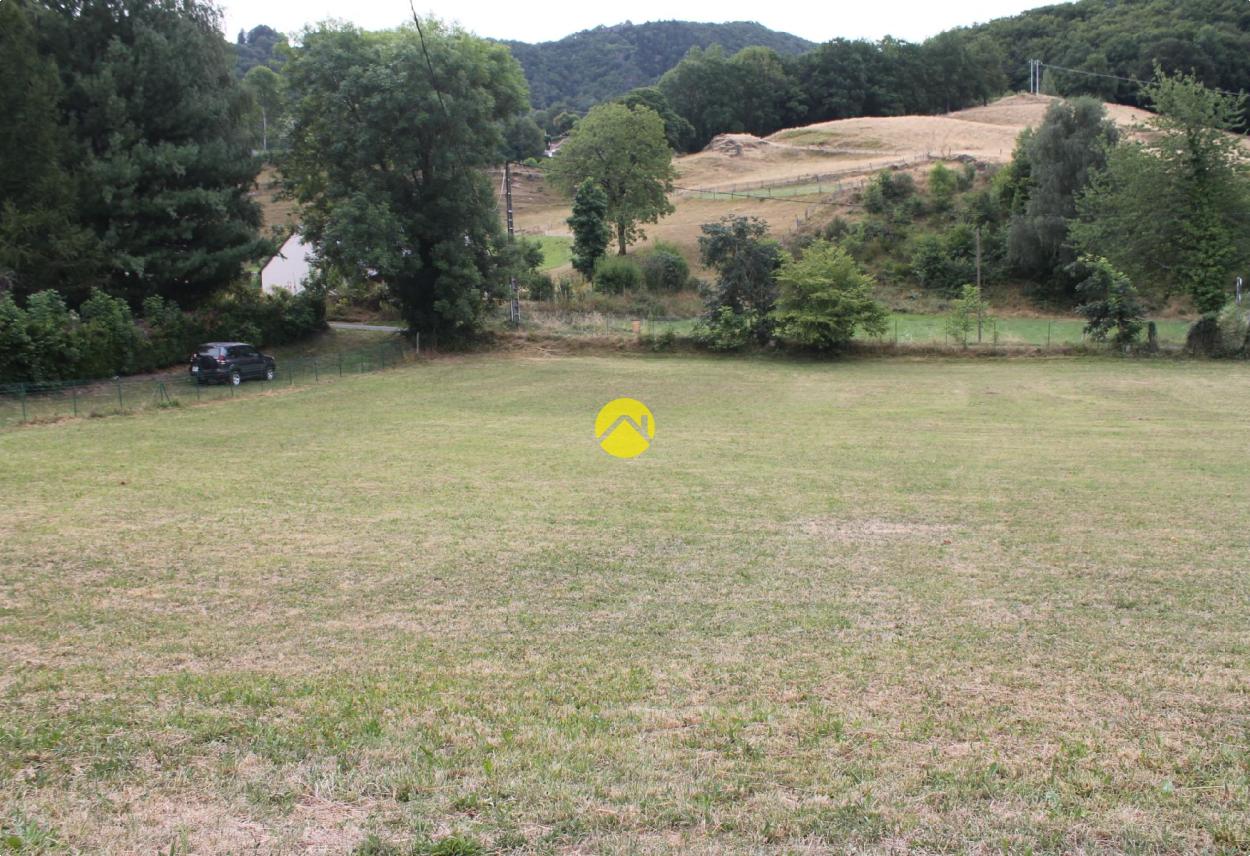 Terrain a bâtir · à Vic sur Cére · 48 616 €
