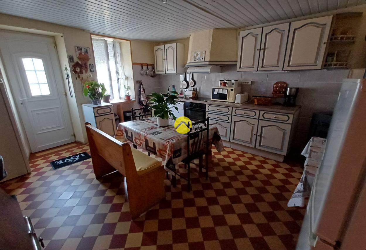 Maison 4 pièces 73 m² à Montvicq, photo 2