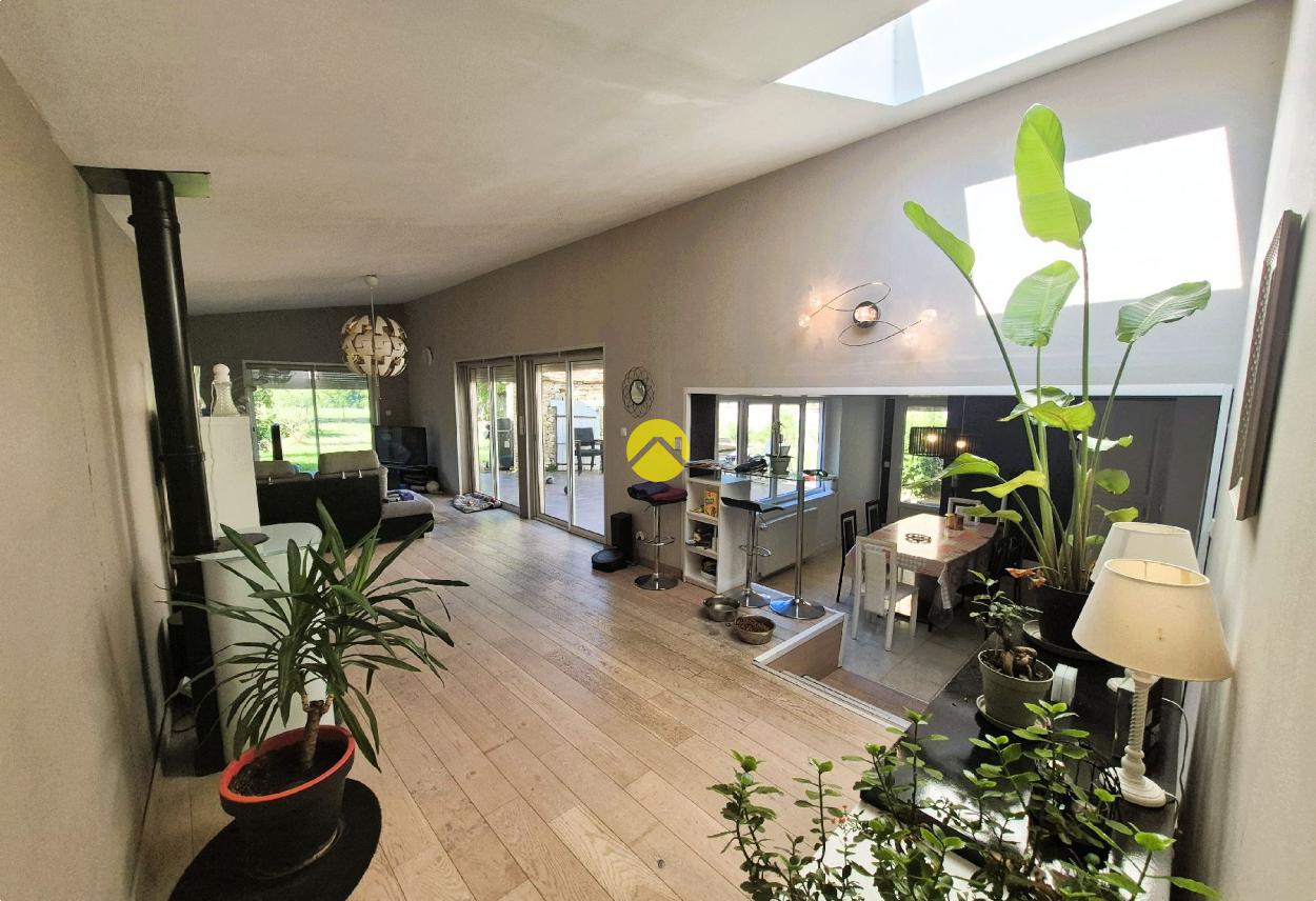 Maison 8 pièces 190 m² · à Chezal-Benoit · 190 m² · 162 000 €