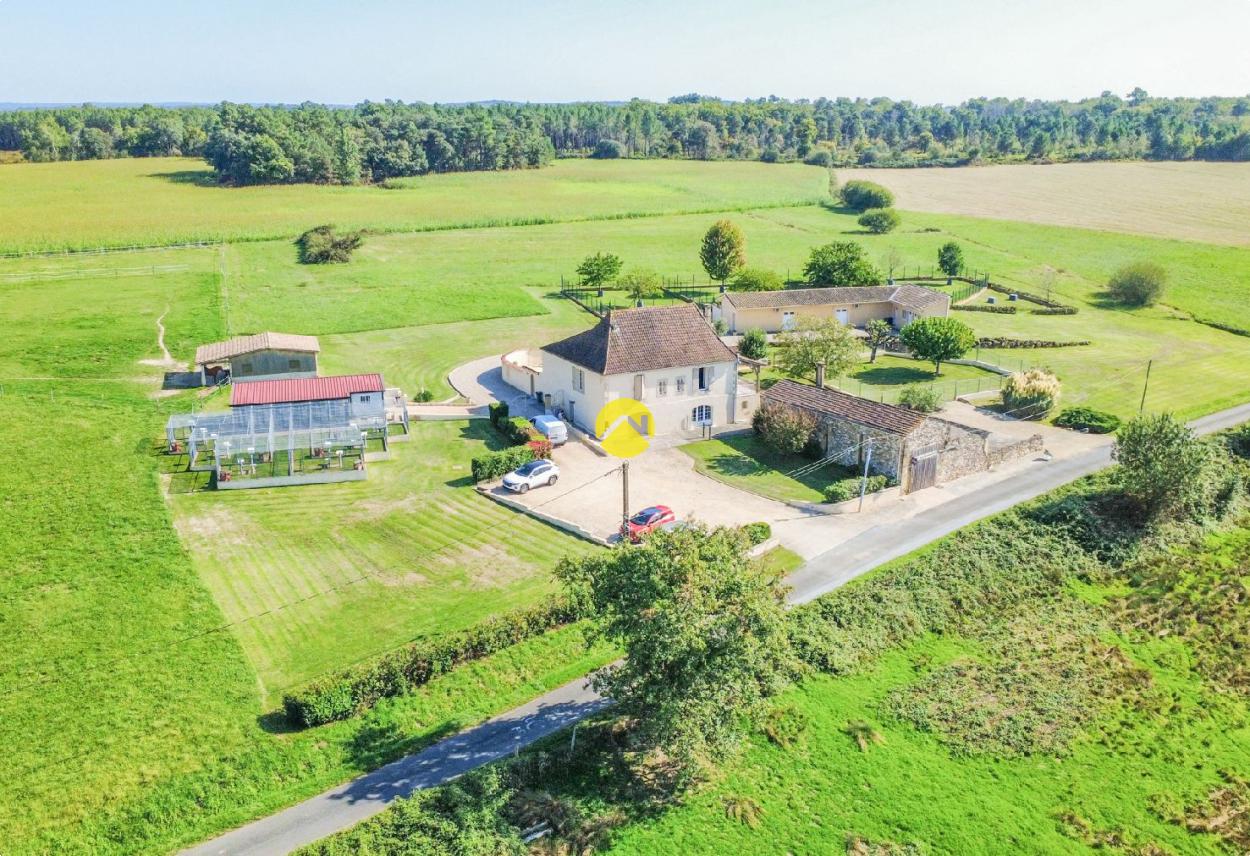 Maison 8 pièces 199 m² · à Beaumontois-en-Périgord · 199 m² · 696 800 €