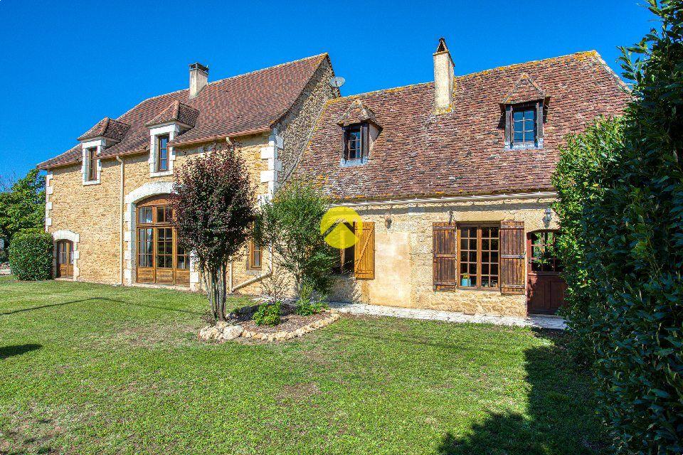 Maison 8 pièces 260 m² · à Trémolat · 260 m² · 594 880 €