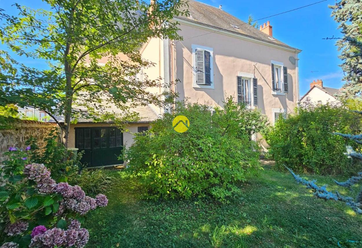 Maison 12 pièces 311 m² · à Néris les Bains · 311 m² · 369 000 €