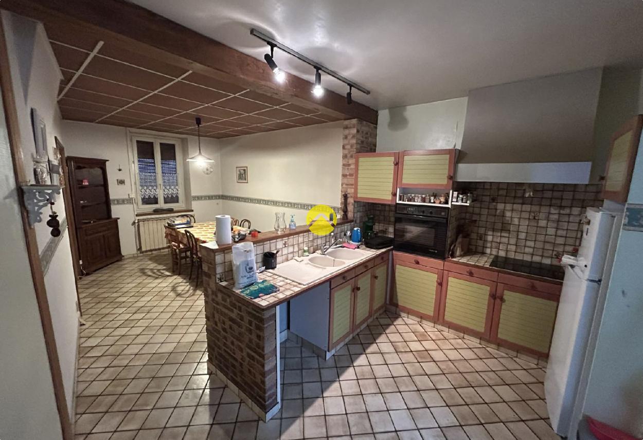 Appartement 8 pièces 251 m² à Montmarault, photo 3