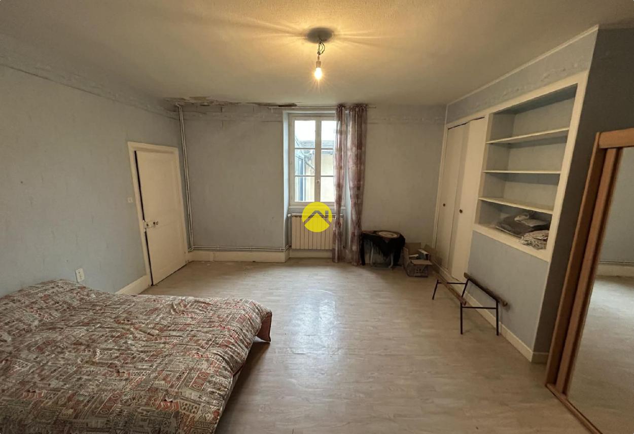 Appartement 8 pièces 251 m² à Montmarault, photo 6