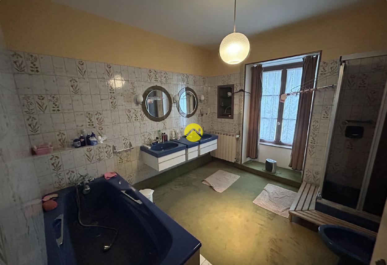 Appartement 8 pièces 251 m² à Montmarault, photo 7