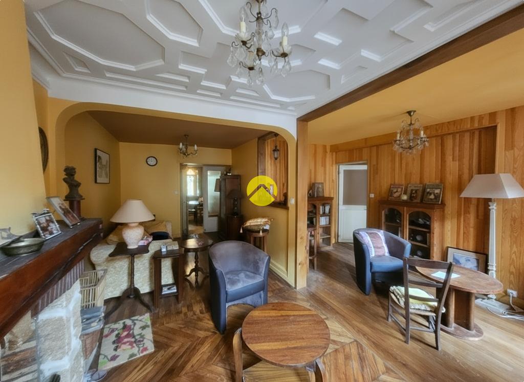 Maison 10 pièces 135 m² · à Nérondes · 135 m² · 91 520 €