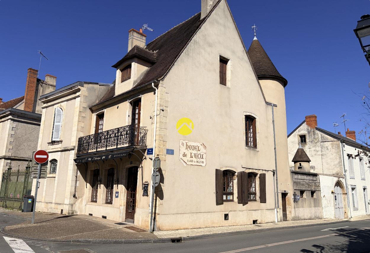 Maison 12 pièces 225 m² · à Saint Amand Montrond · 225 m² · 212 000 €
