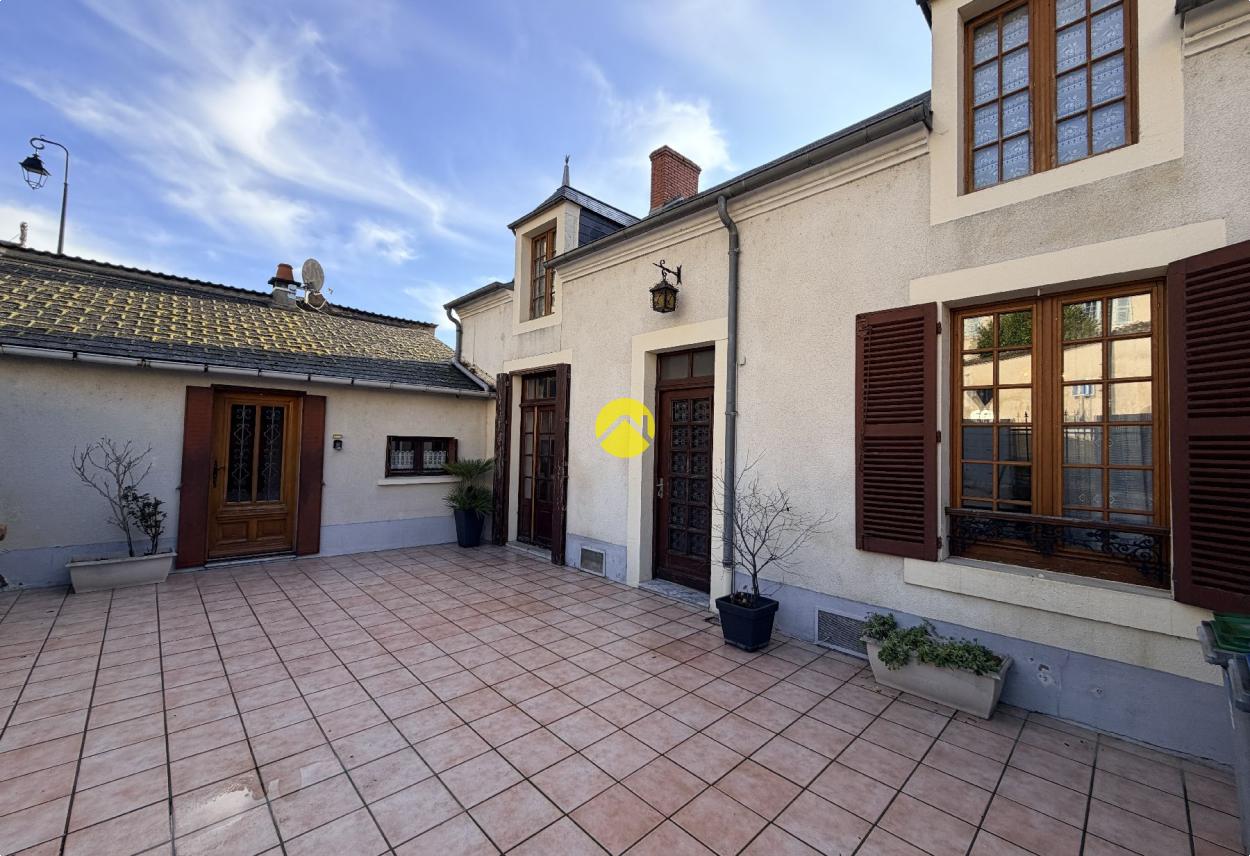 Maison 7 pièces 134 m² · à Chateauneuf sur Cher · 134 m² · 90 000 €